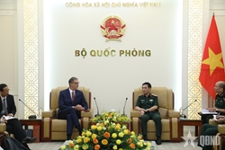 General Phan Van Giang Receives French Ambassador to Viet Nam